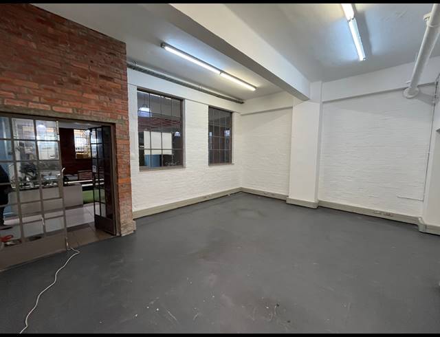 69M² BUSINESS TO LET IN WOODSTOCK